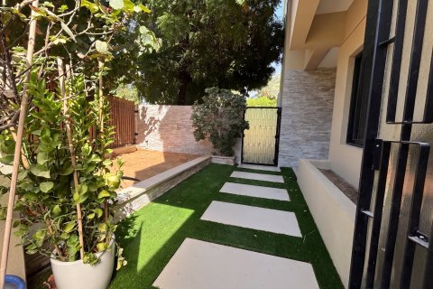 Villa in Dubai 4 bedrooms, 229 sq.m. № 120455 - photo 3