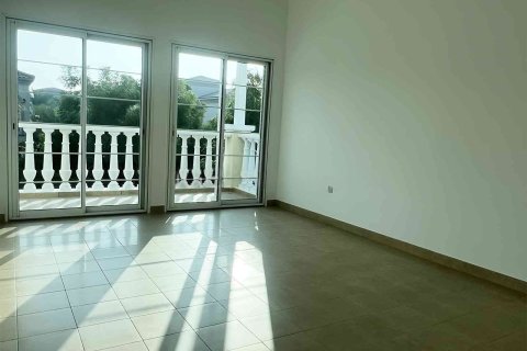 Villa in Jumeirah Village Triangle, Dubai 2 bedrooms, 250 sq.m. № 120458 - photo 10