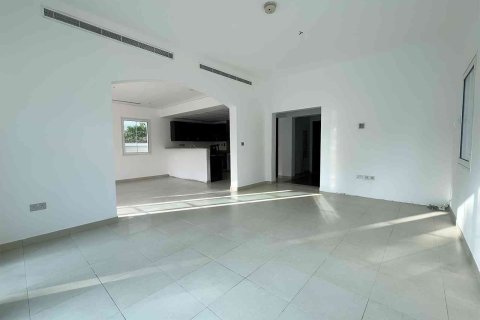 Villa in Jumeirah Village Triangle, Dubai 2 bedrooms, 250 sq.m. № 120458 - photo 6