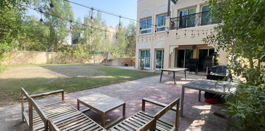 Villa in Jumeirah Village Triangle, Dubai 2 bedrooms, 250 sq.m. № 120458
