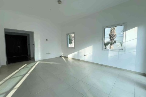 Villa in Jumeirah Village Triangle, Dubai 2 bedrooms, 250 sq.m. № 120458 - photo 2