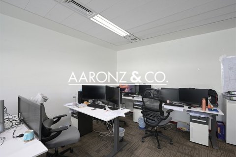 Снять в аренду офис в Sheikh Zayed Road, Дубай: 66м², № 90890 - фото 2