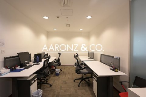 Снять в аренду офис в Sheikh Zayed Road, Дубай: 66м², № 90890 - фото 8