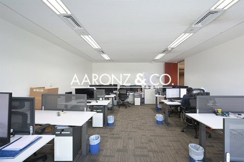 Снять в аренду офис в Sheikh Zayed Road, Дубай: 66м², № 90890 - фото 4