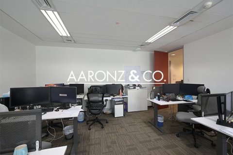 Снять в аренду офис в Sheikh Zayed Road, Дубай: 66м², № 90890 - фото 5