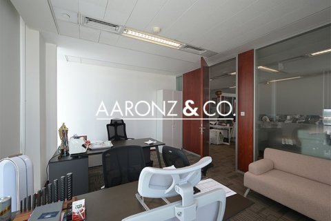 Снять в аренду офис в Sheikh Zayed Road, Дубай: 274м², № 90891 - фото 3