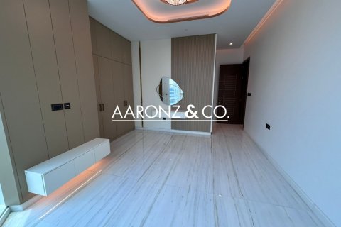 Penthouse in Jumeirah Lake Towers, Dubai 3 bedrooms, 527 sq.m. № 90893 - photo 8
