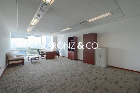 Снять в аренду офис в Sheikh Zayed Road, Дубай: 63м², № 90889 - фото 2