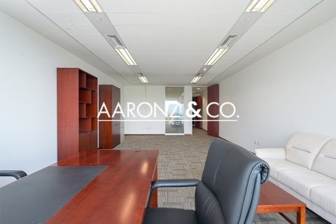 Снять в аренду офис в Sheikh Zayed Road, Дубай: 63м², № 90889 - фото 4