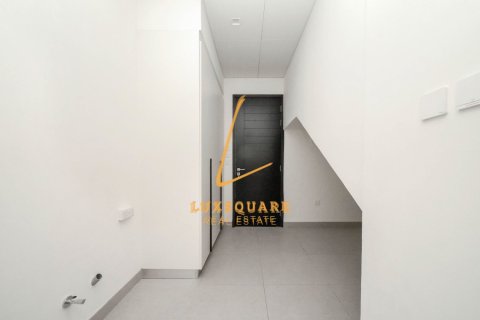 Villa in Murooj Al Furjan, Al Furjan, Dubai 4 bedrooms, 570 sq.m. № 95971 - photo 22