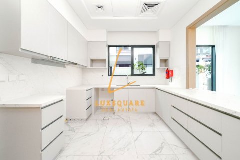 Villa in Murooj Al Furjan, Al Furjan, Dubai 4 bedrooms, 570 sq.m. № 95971 - photo 7