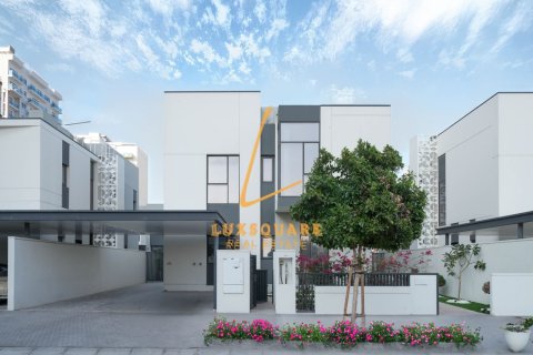 Villa in Murooj Al Furjan, Al Furjan, Dubai 4 bedrooms, 570 sq.m. № 95971