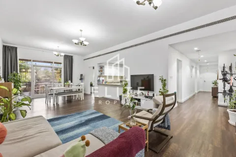 Apartment in Al Jaz, Greens, Dubai 2 bedrooms, 146 sq.m. № 60145 - photo 1