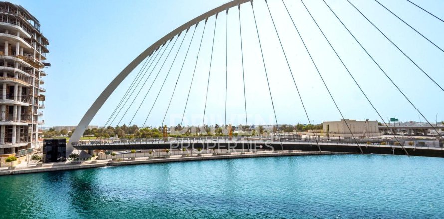 Квартира в Аль-Васле, Дубай, 2 спальни, 125м², № 86516