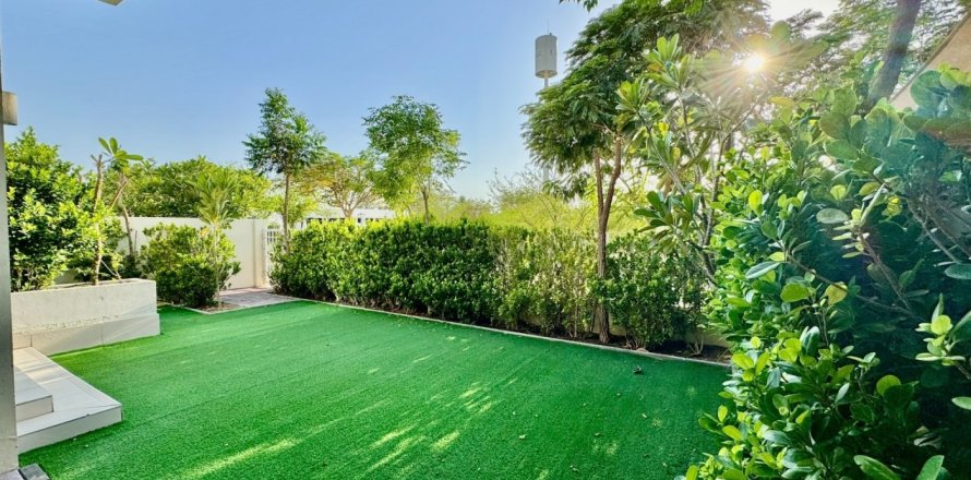 Villa in Dubai Hills Estate, Dubai 5 bedrooms, 254 sq.m. № 134154