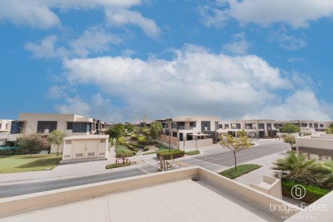 Villa in Dubai Hills Estate, Dubai 5 bedrooms, 254 sq.m. № 134154 - photo 12