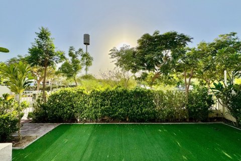 Villa in Dubai Hills Estate, Dubai 5 bedrooms, 254 sq.m. № 134154 - photo 24