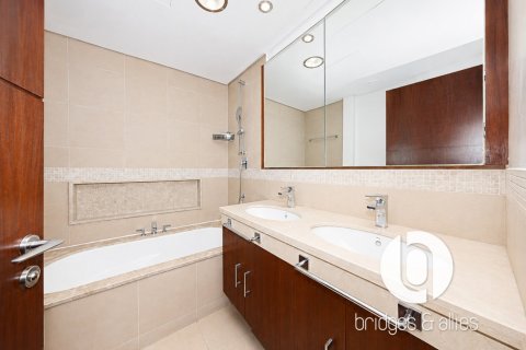 Apartment in Downtown Dubai (Downtown Burj Dubai), Dubai 3 bedrooms, 191 sq.m. № 134150 - photo 4