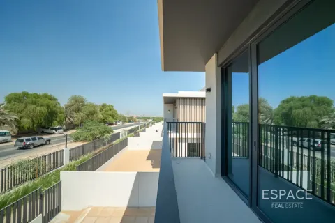 Villa in Jebel Ali, Dubai 4 bedrooms, 286 sq.m. № 122654 - photo 13