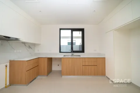 Villa in Jebel Ali, Dubai 4 bedrooms, 286 sq.m. № 122654 - photo 4
