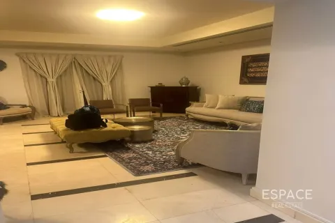 Villa in Al Furjan, Dubai 3 bedrooms, 262 sq.m. № 122650 - photo 3