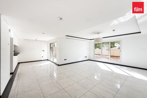 Villa à Dubai, 4 chambres, 384.2 m², № 77043 - photo 2