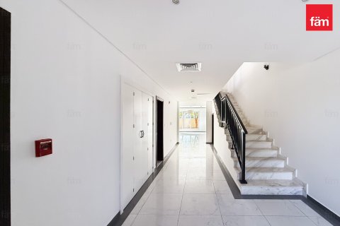 Villa à Dubai, 4 chambres, 384.2 m², № 77043 - photo 7