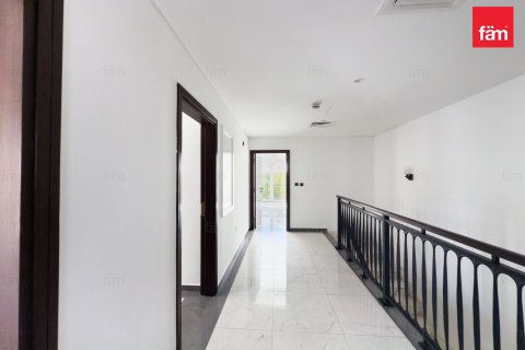 Villa à Dubai, 4 chambres, 384.2 m², № 77043 - photo 8