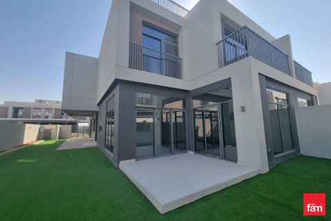 Villa à Dubai, 4 chambres, 323.6 m², № 77037 - photo 1