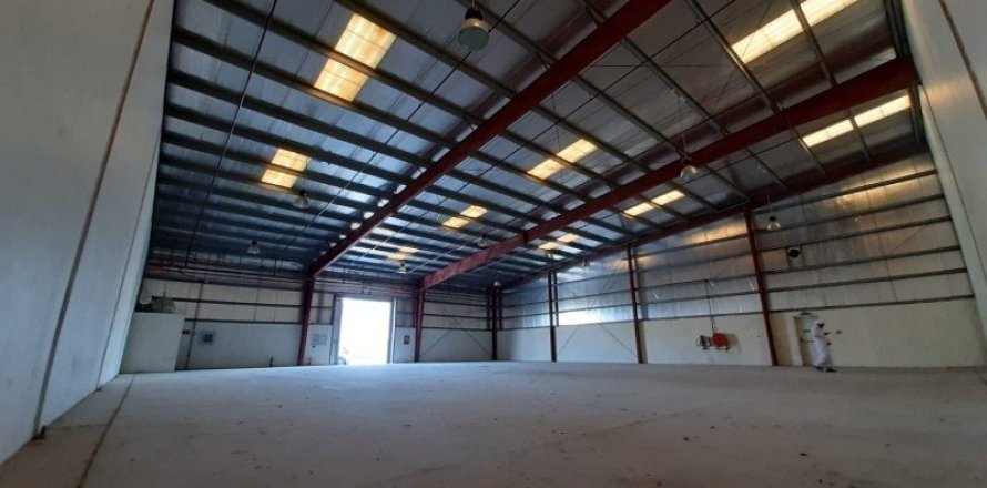Almacén en Dubai Investment Park, Dubai, 732.5 m², № 4446
