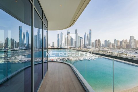 Apartment in EMAAR Beachfront, Dubai Harbour, Dubai 3 bedrooms, 158 sq.m. № 4436 - photo 1