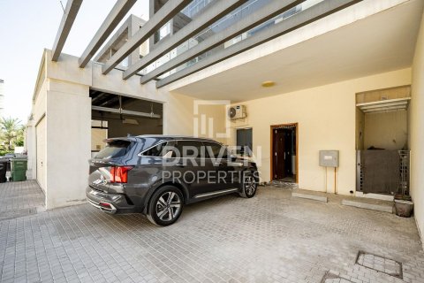 Villa in District 15, Jumeirah Village Circle, Dubai 4 bedrooms, 293.48 sq.m. № 135361 - photo 15