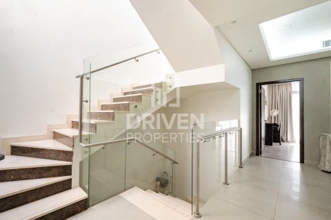 Villa in District 15, Jumeirah Village Circle, Dubai 4 bedrooms, 293.48 sq.m. № 135361 - photo 6