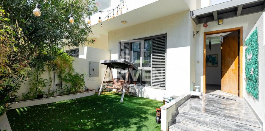 Villa in District 15, Jumeirah Village Circle, Dubai 4 bedrooms, 293.48 sq.m. № 135361