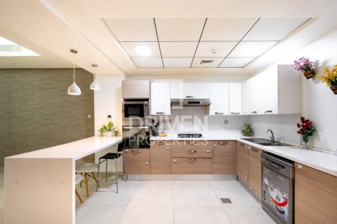 Villa in District 15, Jumeirah Village Circle, Dubai 4 bedrooms, 293.48 sq.m. № 135361 - photo 12
