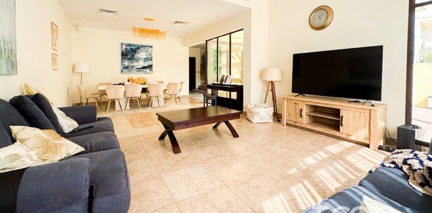 Townhouse in Mudon, Dubai 4 bedrooms, 369.48 sq.m. № 119854
