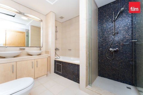 Apartment in Palm Jumeirah, Dubai 2 bedrooms, 155.2 sq.m. № 123919 - photo 10