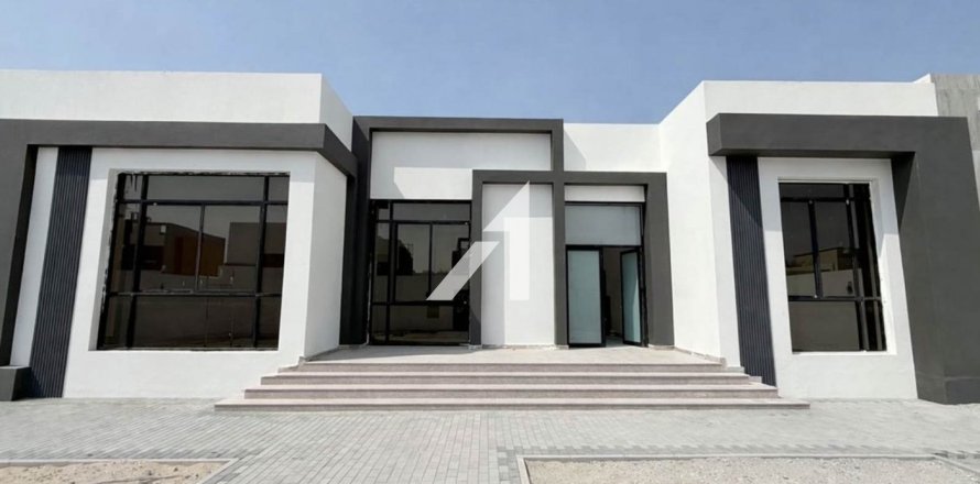 Villa in Al Barsha South, Al Barsha, Dubai 4 bedrooms, 929 sq.m. № 96633