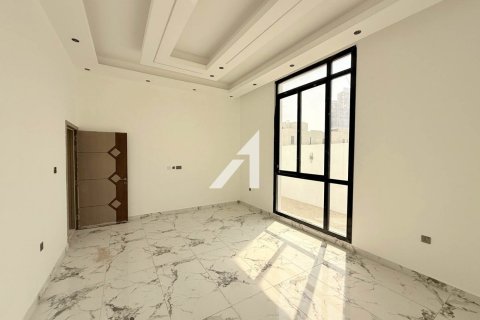 Villa in Al Barsha South, Al Barsha, Dubai 4 bedrooms, 929 sq.m. № 96633 - photo 8