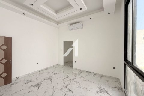 Villa in Al Barsha South, Al Barsha, Dubai 4 bedrooms, 929 sq.m. № 96633 - photo 9