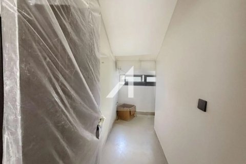 Villa in Al Aweer, Dubai 4 bedrooms, 1132 sq.m. № 96635 - photo 12