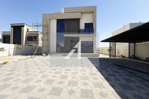 Villa in Al Aweer, Dubai 4 bedrooms, 1132 sq.m. № 96635