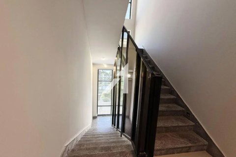 Villa in Al Aweer, Dubai 4 bedrooms, 1132 sq.m. № 96635 - photo 6