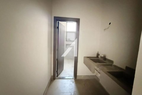 Villa in Al Aweer, Dubai 4 bedrooms, 1132 sq.m. № 96635 - photo 3