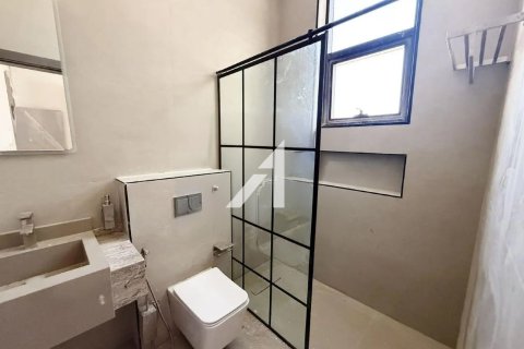 Villa in Al Aweer, Dubai 4 bedrooms, 1132 sq.m. № 96635 - photo 5