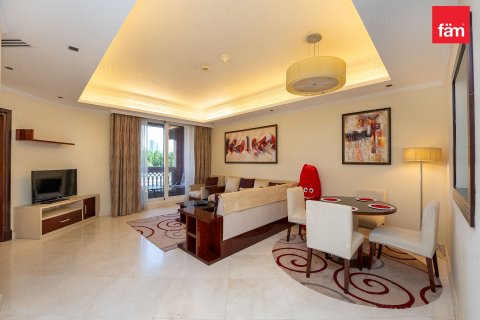 Снять в аренду квартиру в Пальме Джумейре, Дубай: 1 спальня, 102.3м², № 90523 - фото 2