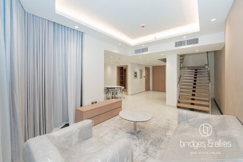 Apartment in Jumeirah Village Triangle, Dubai 2 bedrooms, 137 sq.m. № 78043 - photo 1
