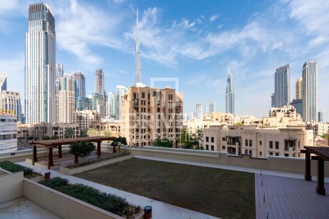 Apartment in Bellevue Towers, Downtown Dubai (Downtown Burj Dubai), Dubai 2 bedrooms, 120.03 sq.m. № 140830 - photo 17