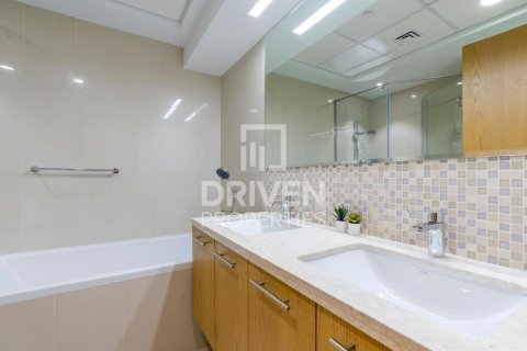 Apartment in Bellevue Towers, Downtown Dubai (Downtown Burj Dubai), Dubai 2 bedrooms, 120.03 sq.m. № 140830 - photo 14