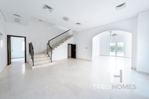 Villa en The Villa, Dubai, 5 dormitorios, 521 m², № 16842 - foto 2
